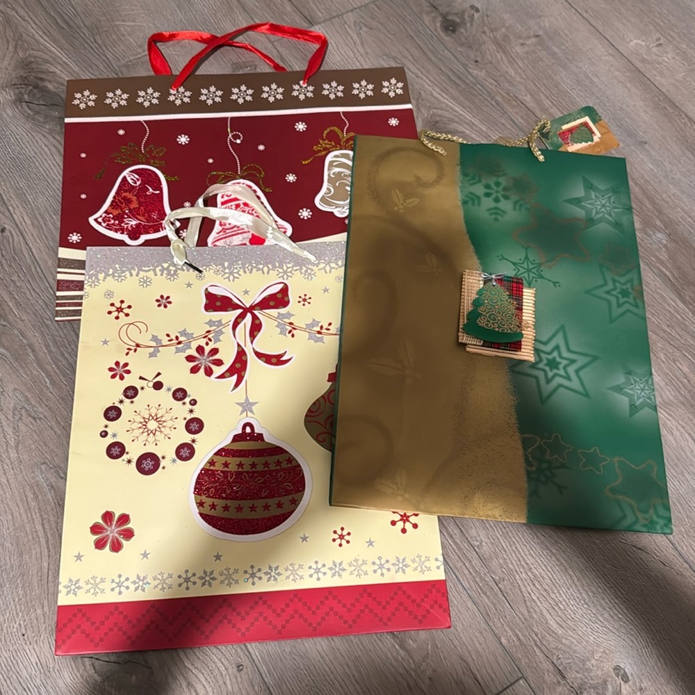 😍FREE With Bundle - 3 New Holiday Gift Bags